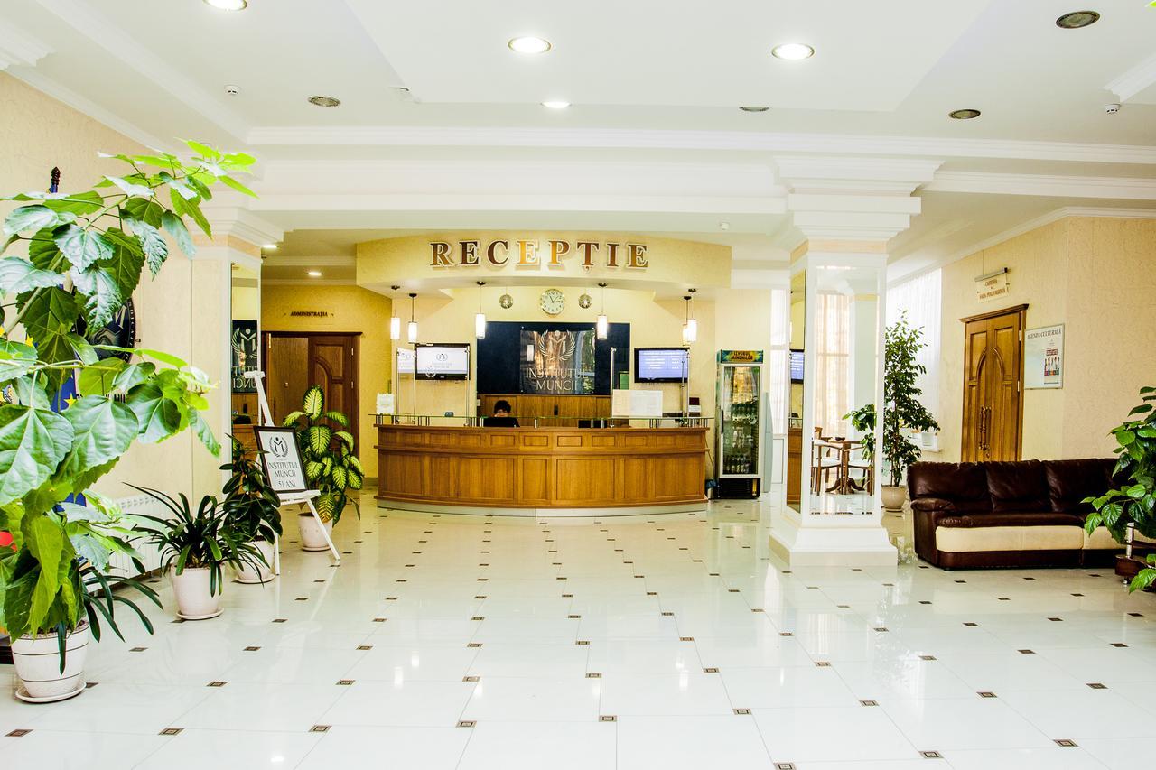 Hotel Institutul Muncii Kischinau Exterior foto